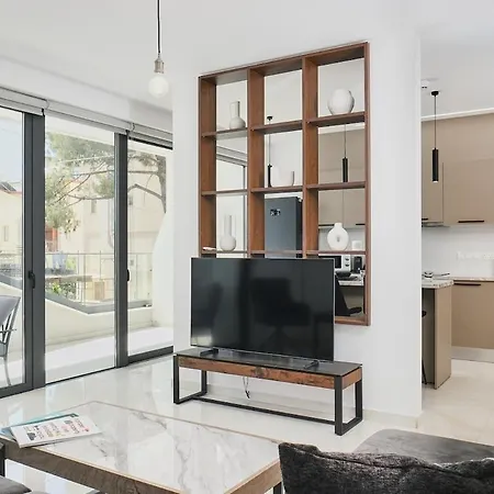 Lejlighed Modern 1 Bedroom With Balcony In