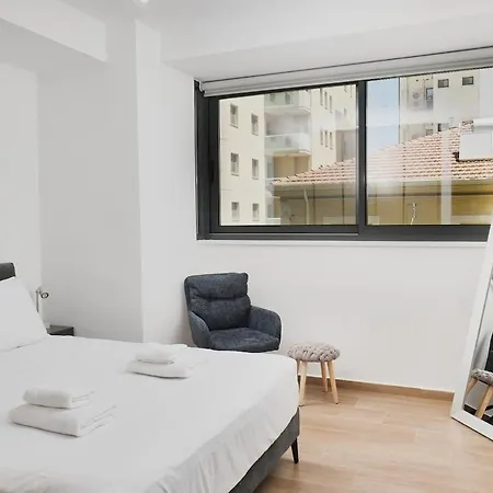 Lejlighed Modern 1 Bedroom With Balcony In