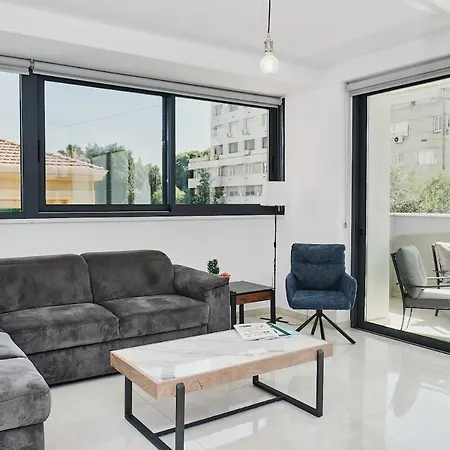 Modern 1 Bedroom With Balcony In Lejlighed *